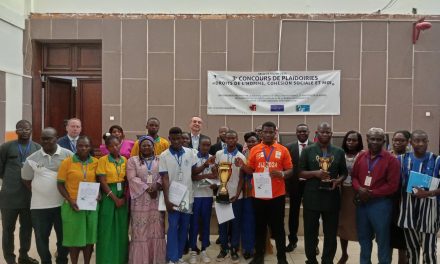 Centrafrique : le lycée Barthélémy Boganda remporte la finale du Concours de plaidoirie des droits de l&rsquo;homme face au lycée Bimbo