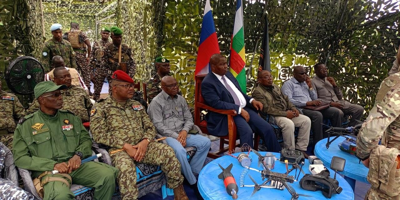 Centrafrique : Visite du Président Touadéra à la base militaire de Berengo