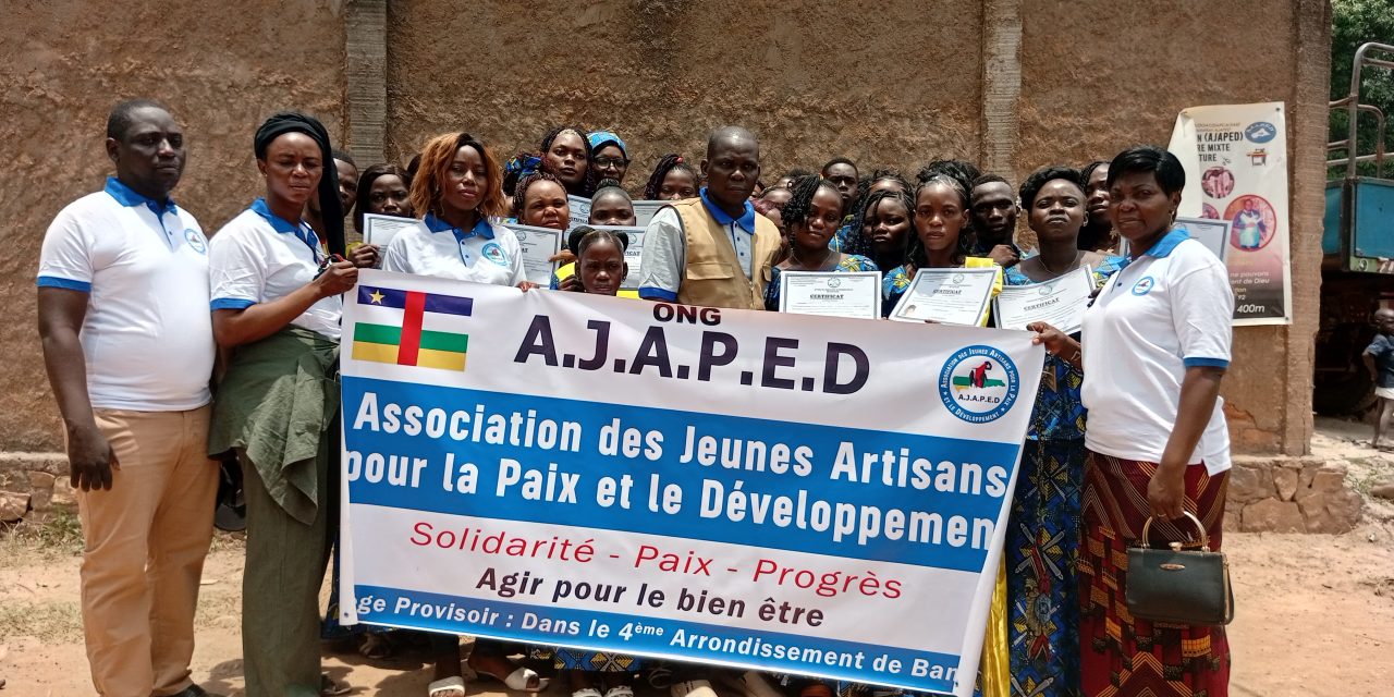 Centrafrique : 32 apprenants reçoivent leur certificat de fin de formation en couture mixte