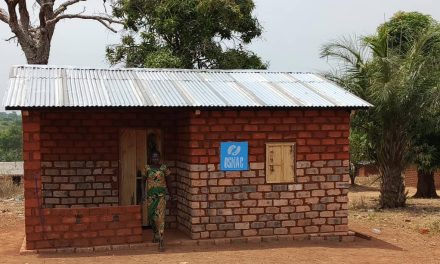 OSNAC remet  officiellement des maisons construites et des kits de production à ses bénéficiaires de Bossembélé