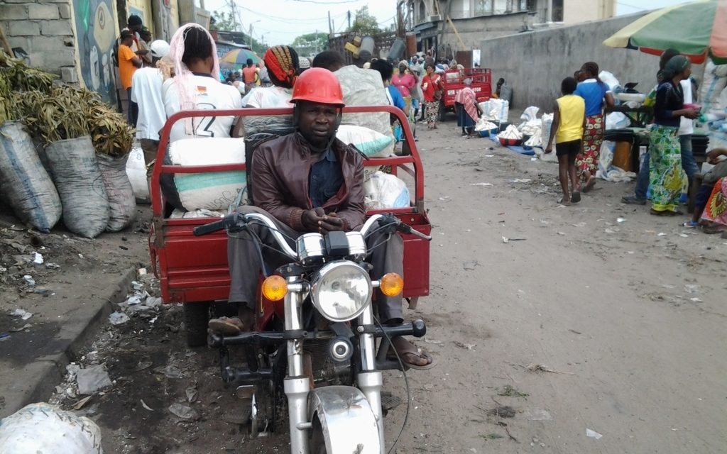 Centrafrique : l’avènement des motos à trois roues impacte les pousse-pousse à Bangui