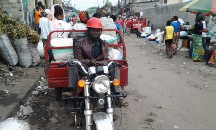 Centrafrique : l&rsquo;avènement des motos à trois roues impacte les pousse-pousse à Bangui