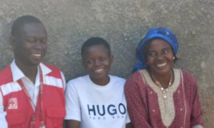 Centrafrique : après des mois de séparation, Misaelle Homi retrouve sa famille à Bangui grâce au CICR