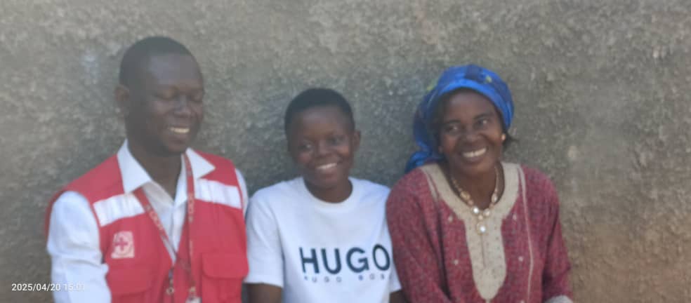 Centrafrique : après des mois de séparation, Misaelle Homi retrouve sa famille à Bangui grâce au CICR
