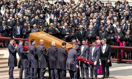 Rome : plus de 400 mille personnes ont honoré les funérailles du Pape François