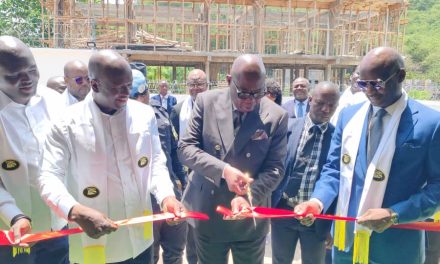 Le Premier ministre Moloua inaugure le nouveau siège de la Société Burval Centrafrique