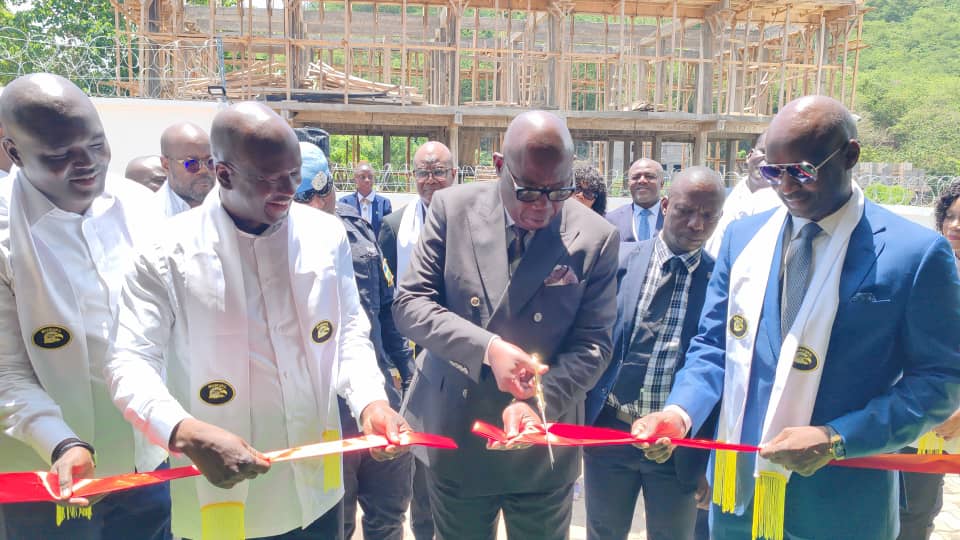 Le Premier ministre Moloua inaugure le nouveau siège de la Société Burval Centrafrique
