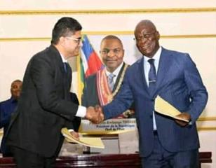 La Centrafrique signe une convention de 1 milliard 150 millions de dollars soit 800 milliards de Francs CFA avec Mahasakthi group