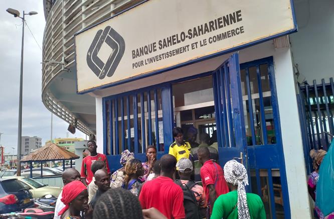 Centrafrique : percevoir son salaire à la banque, « un véritable parcours de combattant » chaque fin du mois