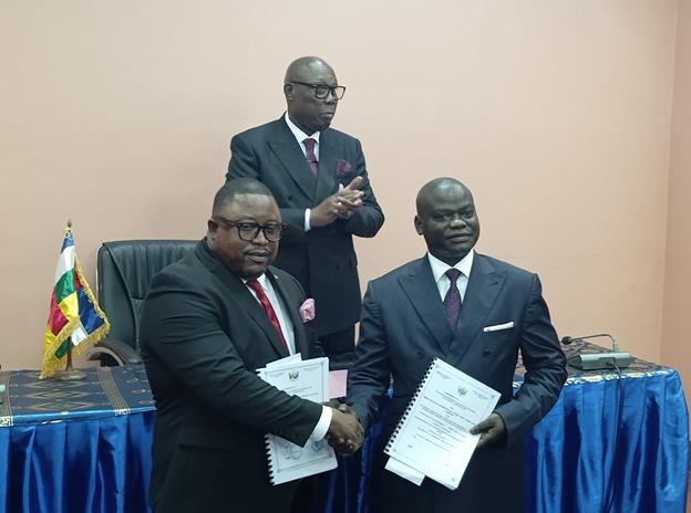 La Centrafrique et la société Américan Eagle Business Solutions signent une convention de concession pour la construction d’un nouvel aéroport international