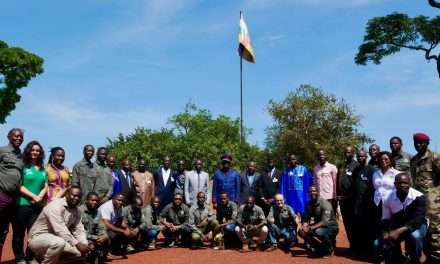 Célébration des 11 ans de partenariat entre le Gouvernement et African Parks : le Gouverneur de la Région du Haut-Oubangui et Chinko rendent hommage au personnel à Kocho