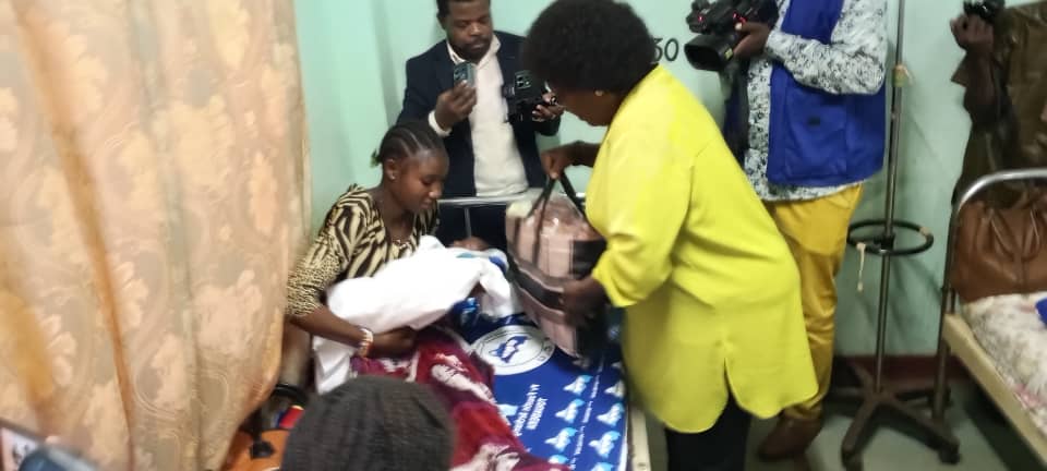 Centrafrique : la première Dame visite l’hôpital Mama Elisabeth Domitien de Bimbo