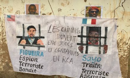 Une manifestation des jeunes du 5e arrondissement pour réclamer les procès de Figueira et Sayo sur le sol centrafricain