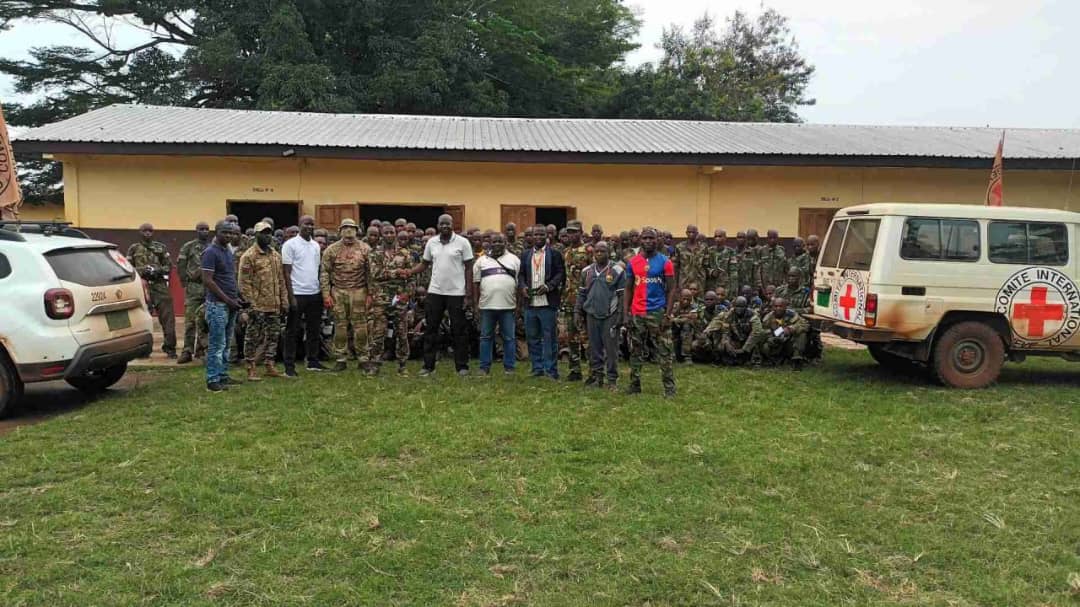 Les instructeurs russes et le CICR unissent leurs efforts pour la formation des militaires à Berengo sur les principes humanitaires