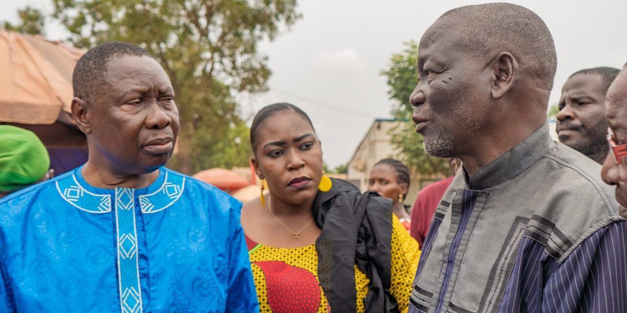 Centrafrique : le ministre Bruno Yapandé en visite sur le site du marché Combattant en réhabilitation