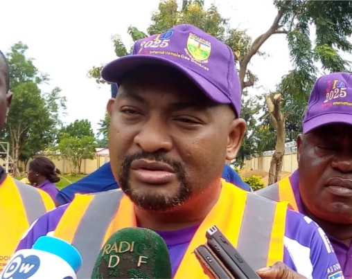 Centrafrique : le ministre des Finances et du Budget Hervé Ndoba participe à une opération de nettoyage et visite de l’École inter-États des douanes