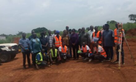 Centrafrique : la ministre de l’Urbanisme effectue une visite de terrain sur le site du projet de remembrement urbain à Sakpa Mborla et Sakaï