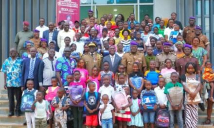Centrafrique : la Mutuelle des Douanes rend hommage à ses héros et soutient les orphelins en kits scolaires
