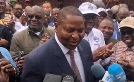 Centrafrique : Faustin Archange Touadéra dépose officiellement sa candidature pour la présidentielle de 2025