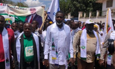 Centrafrique : Eddy Symphorien Kparekouti dépose sa candidature à la présidentielle de 2025