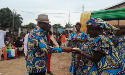 Bangui : le député Mathurin Massikini remet une enveloppe d’un million de FCFA aux femmes de l’AFDC
