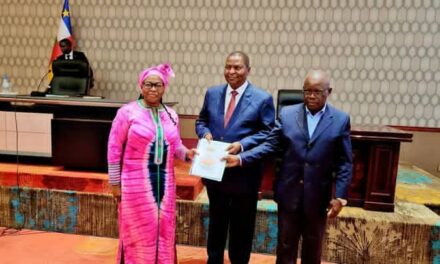 Centrafrique : remise officielle du Pacte national pour la stabilité sociale et la relance économique au président Touadéra