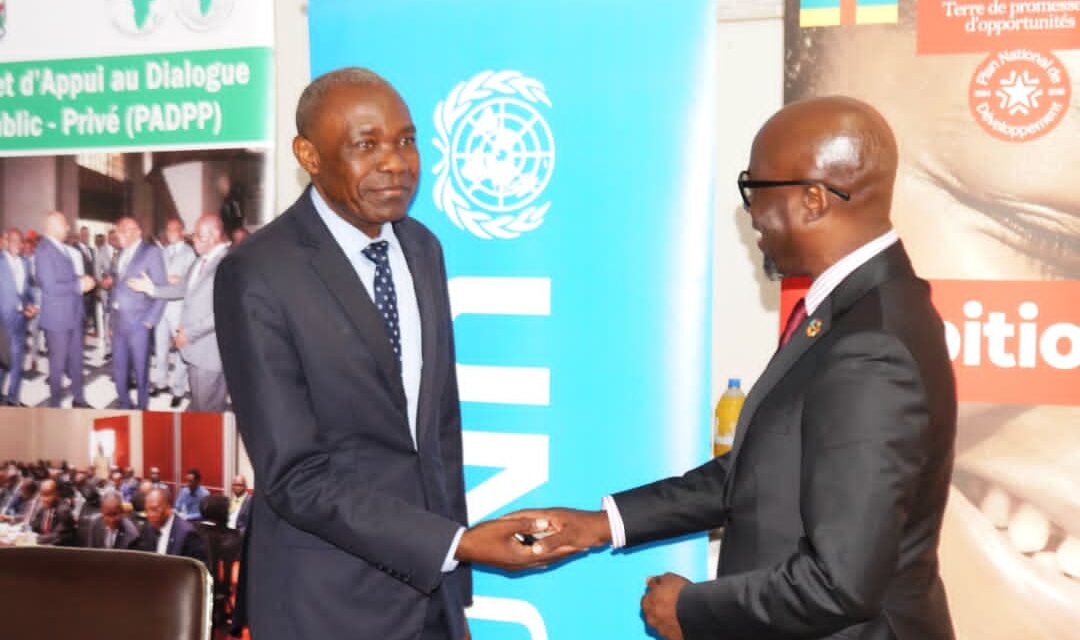 Centrafrique : le gouvernement remet 4 ambulances et 25 motocyclettes d’une valeur de 2,3 millions de dollars aux structures locales dans le cadre du Programme PARCB-2