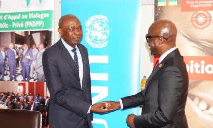 Centrafrique : le gouvernement remet 4 ambulances et 25 motocyclettes d’une valeur de 2,3 millions de dollars aux structures locales dans le cadre du Programme PARCB-2