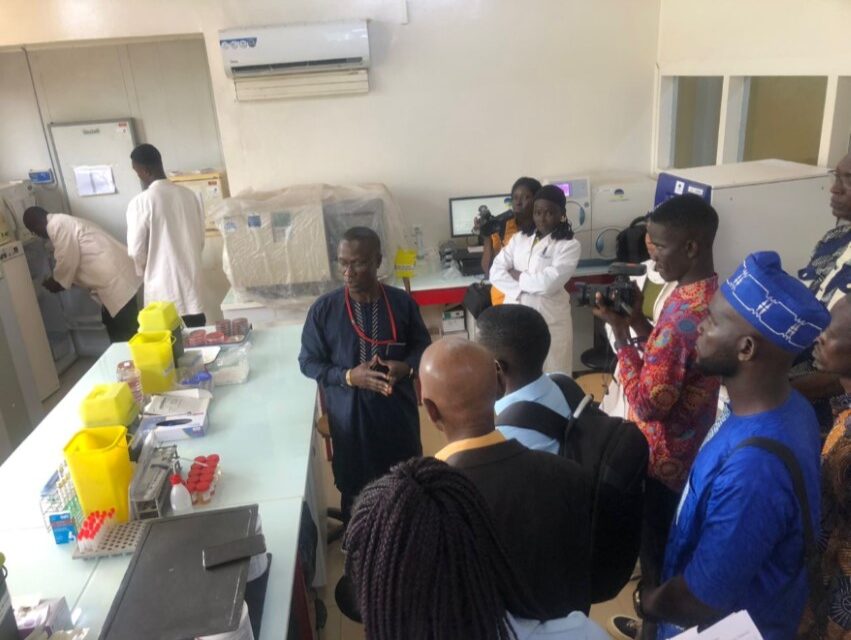 Centrafrique : lutte contre la résistance antimicrobienne, visite stratégique au laboratoire biomédical de l’Institut Pasteur de Bangui