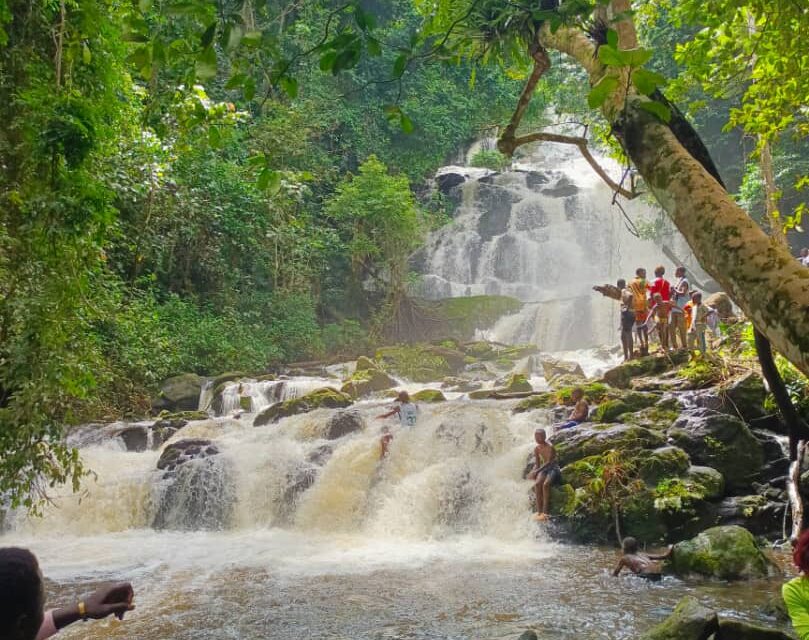 Centrafrique : le ministère du Tourisme en visite sur le site de M’beko avec ses partenaires