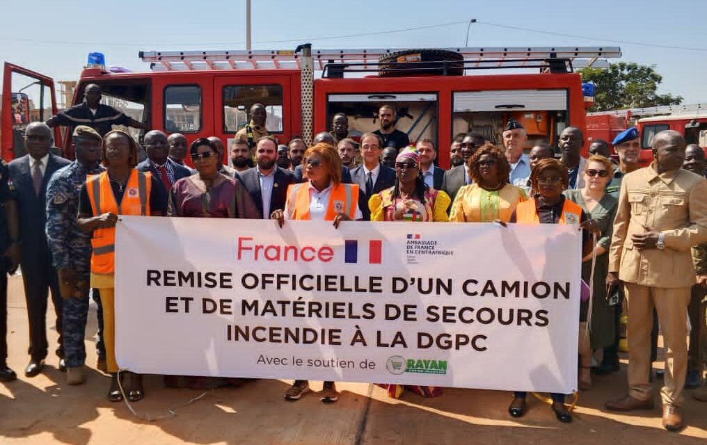 Centrafrique : la Direction générale de la Protection civile dotée d’un véhicule de secours incendie offert par la société Rayan à travers l’ambassade de France