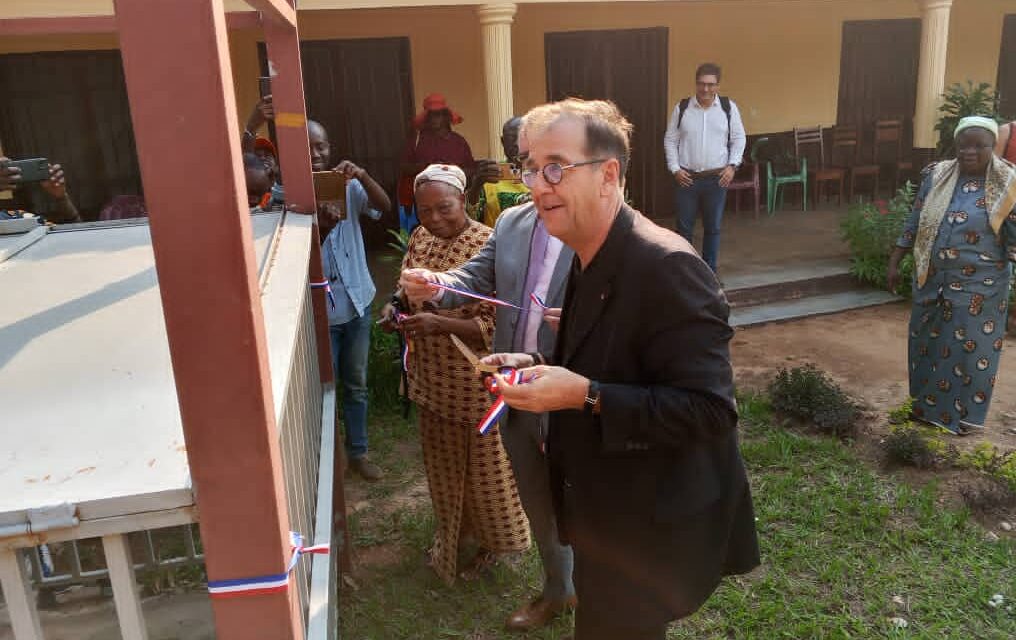Centrafrique : l’ambassade de France remet un forage à l’Institut supérieur des techniques médicales