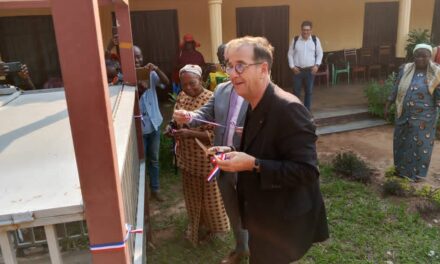 Centrafrique : l’ambassade de France remet un forage à l’Institut supérieur des techniques médicales