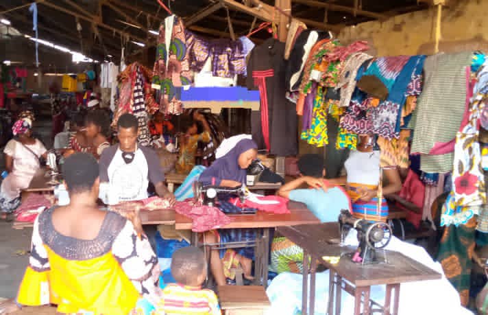 Centrafrique : forte affluence dans les ateliers de couture à l’approche des fêtes de fin d’année