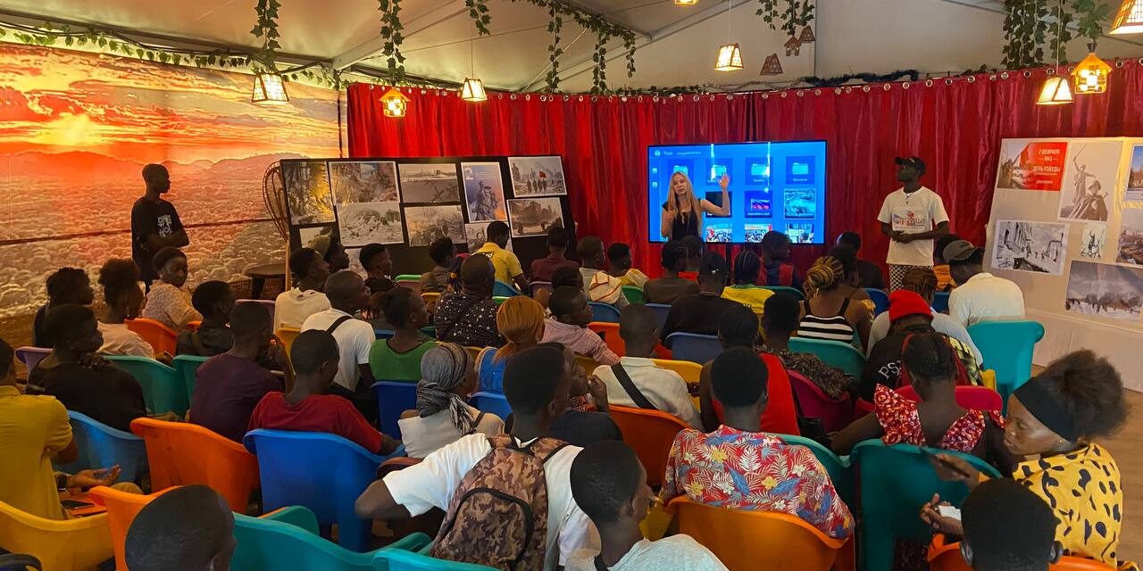 Des Centrafricains découvrent l’histoire de la victoire de Stalingrad à travers une exposition à la Maison Russe de Bangui