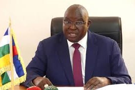 Le Ministre d’Etat Dr. Arnaud Djoubaye Abazène dédie la salle de conférence du Ministère de la Justice au premier magistrat Antoine Guimali