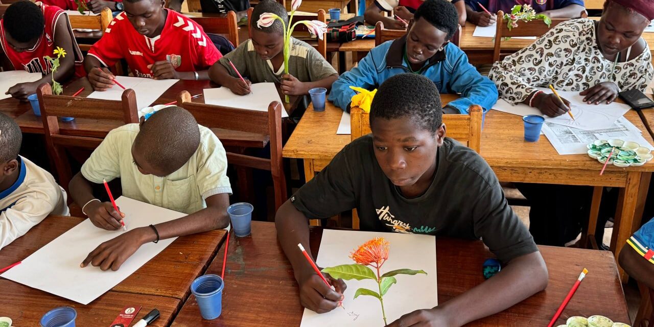 Lancement d’un atelier de dessin et de peinture à la Maison russe de Bangui : un voyage immersif dans l’art