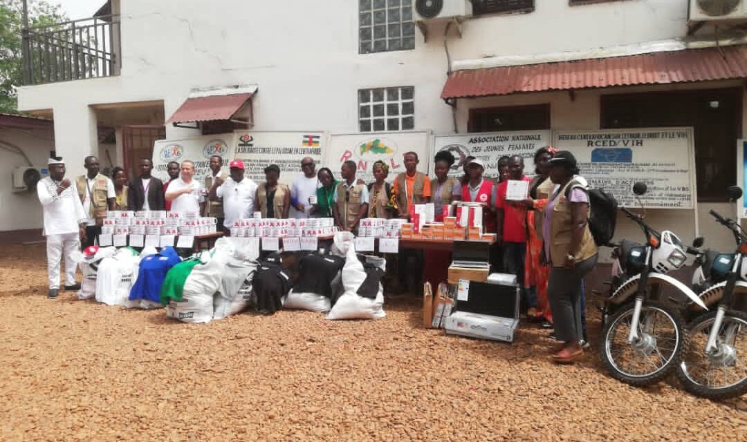 Centrafrique : 12 organisations de la société civile dotées de kits d’équipements grâce à la Croix-Rouge française