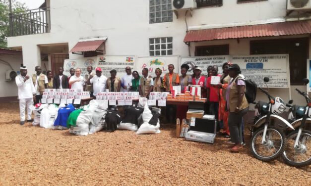Centrafrique : 12 organisations de la société civile dotées de kits d’équipements grâce à la Croix-Rouge française