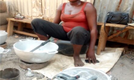 Portrait : Sandrine Ndakpa, une femme forte dans la fabrication des marmites