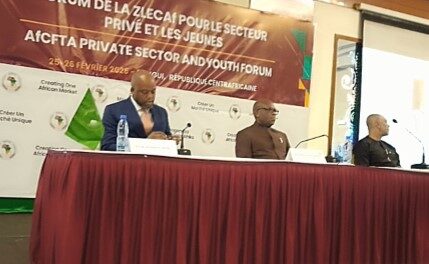 ZLECAf : le secrétaire général et le ministre du Commerce échangent sur les opportunités et les défis pour la RCA