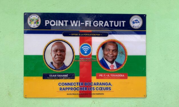 Le président Touadéra inaugure le tout premier point d’accès public gratuit à internet à Bocaranga