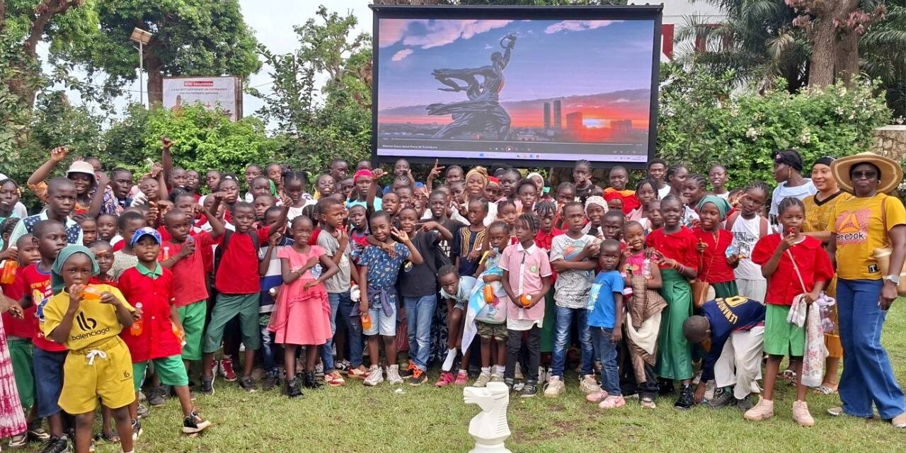 Les élèves de l’école du dimanche de l’Eglise Apostolique Sion de PK3 découvrent la Maison Russe de Bangui