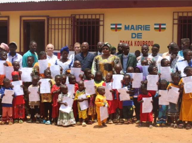 Centrafrique : inauguration de la Mairie et du Centre d’Etat Civil de Doaka-Koursou et délivrance de plus de 3500 actes de naissance aux enfants