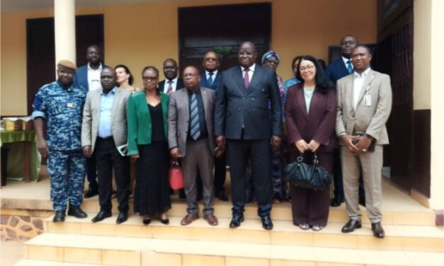 Centrafrique : remise officielle du guide de bonne conduite aux  forces de défense et de sécurité