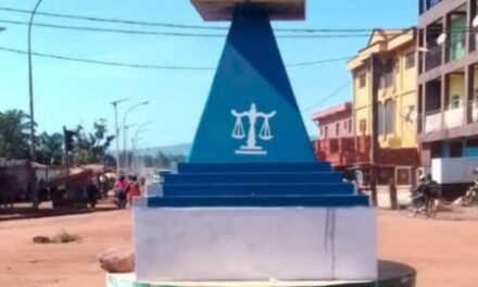 Bangui : un monument érigé à la mémoire du magistrat Modeste Mathurin Bria entre les 2e et 5e arrondissements