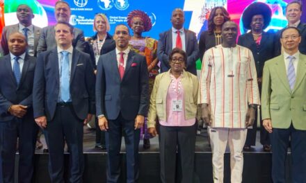 Les ministres centrafricains Marc Mandaba et Edwige Opportune Pouninguinza dévoilent le pacte national énergie de la RCA à l’Africa Energy Forum 2026