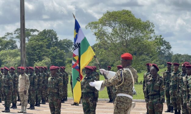 Centrafrique : 565 nouvelles recrues des FACA présentées au drapeau à Béréngo