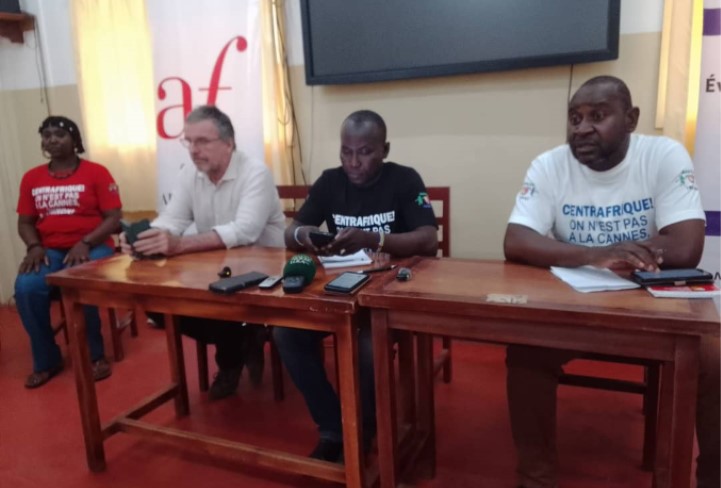 Le ministère de la Santé poursuit les échanges avec les auditeurs sur Ebola à travers une émission interactive