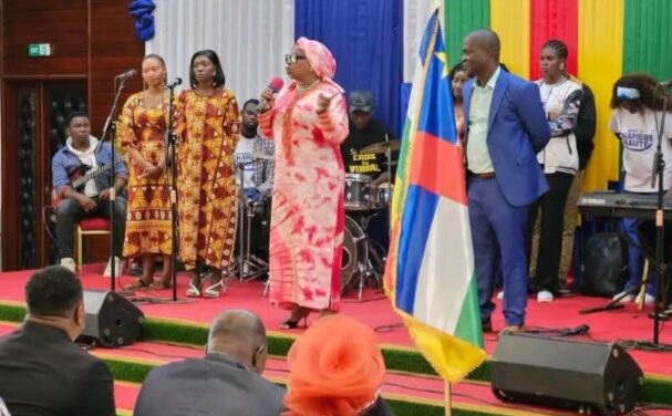 Centrafrique : Annie Michelle Mouanga, ministre du Travail mobilise des fidèles autour d&rsquo;une prière pour la paix